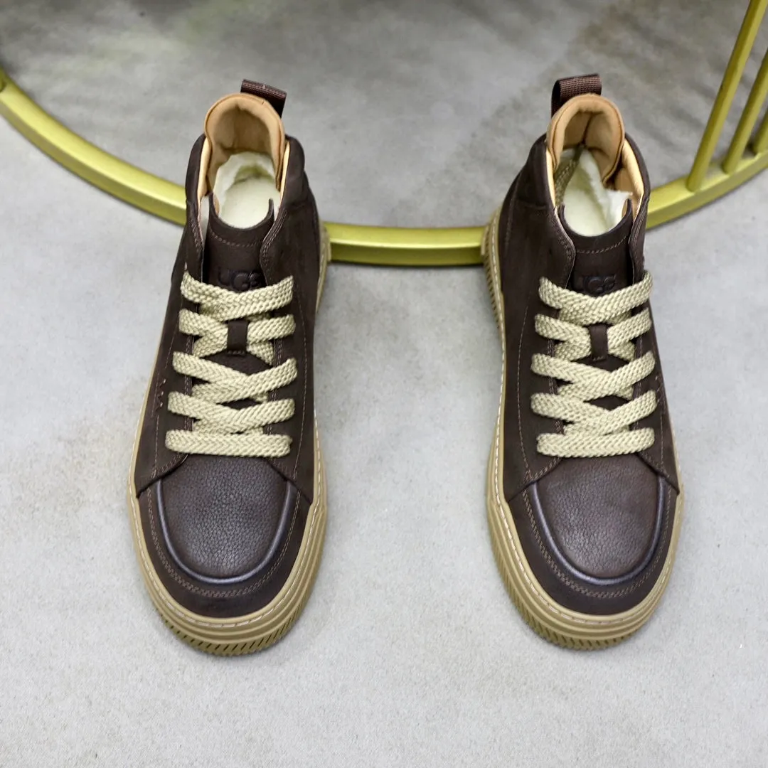 Ex-factory price: 640💰Thick wool imported from Australia Brand: UGG genuine purchasing agent Size: 38-44 Grade: Official website 1:1 Material: First layer of genuine leather waterproof and antifreeze upper Real wool lining Original non-slip soft wear-resistant outsole Style category: Men's casual shoes Trendy style Comfortable on the feet Color: Official website color synchronization